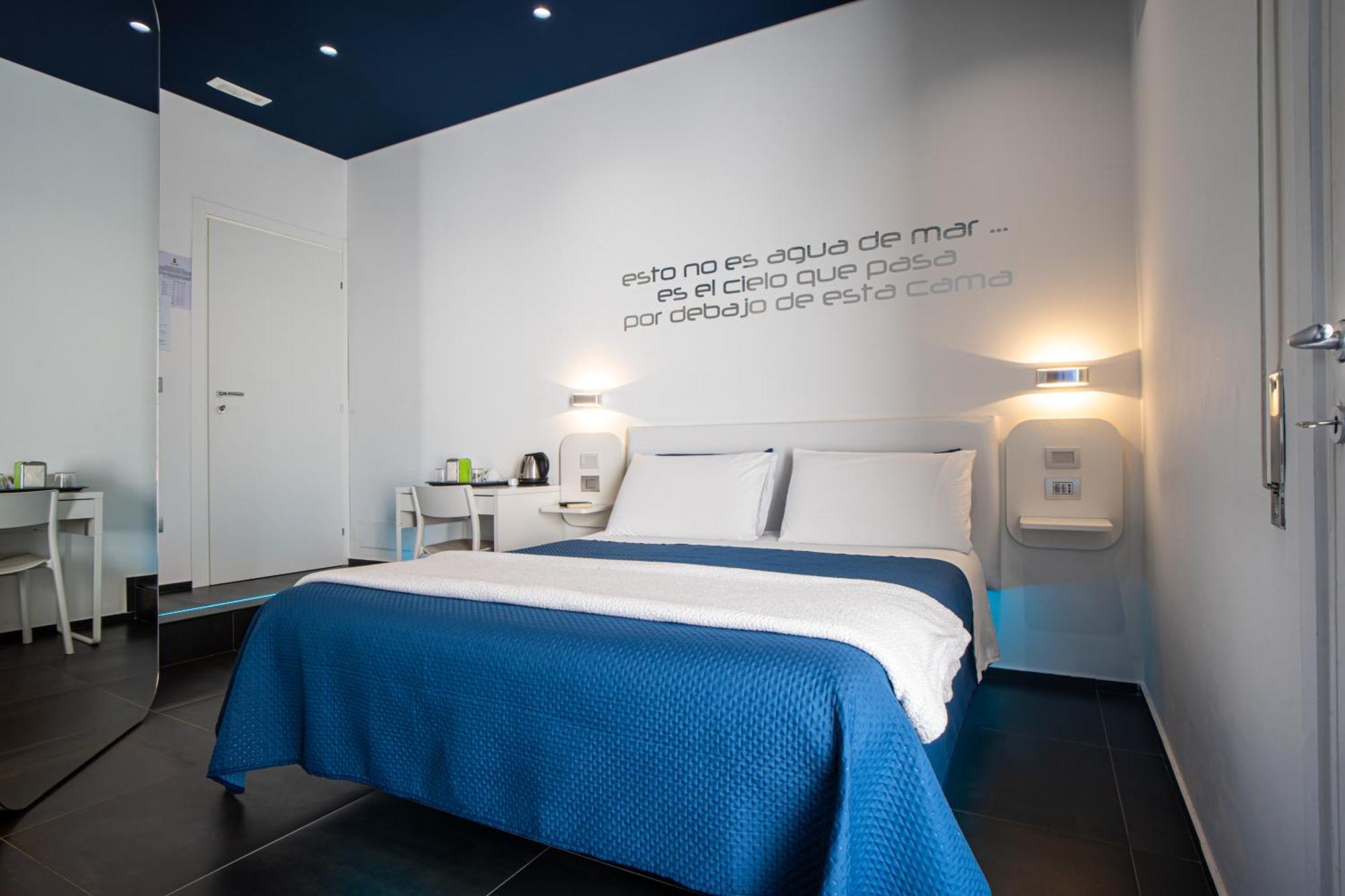Skyhouse Beverello Napoli Bagian luar foto