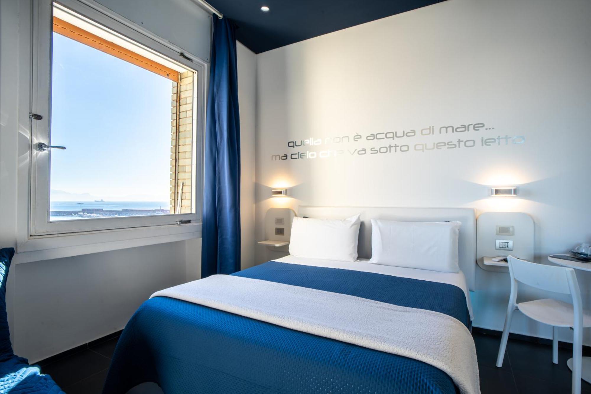 Skyhouse Beverello Napoli Bagian luar foto
