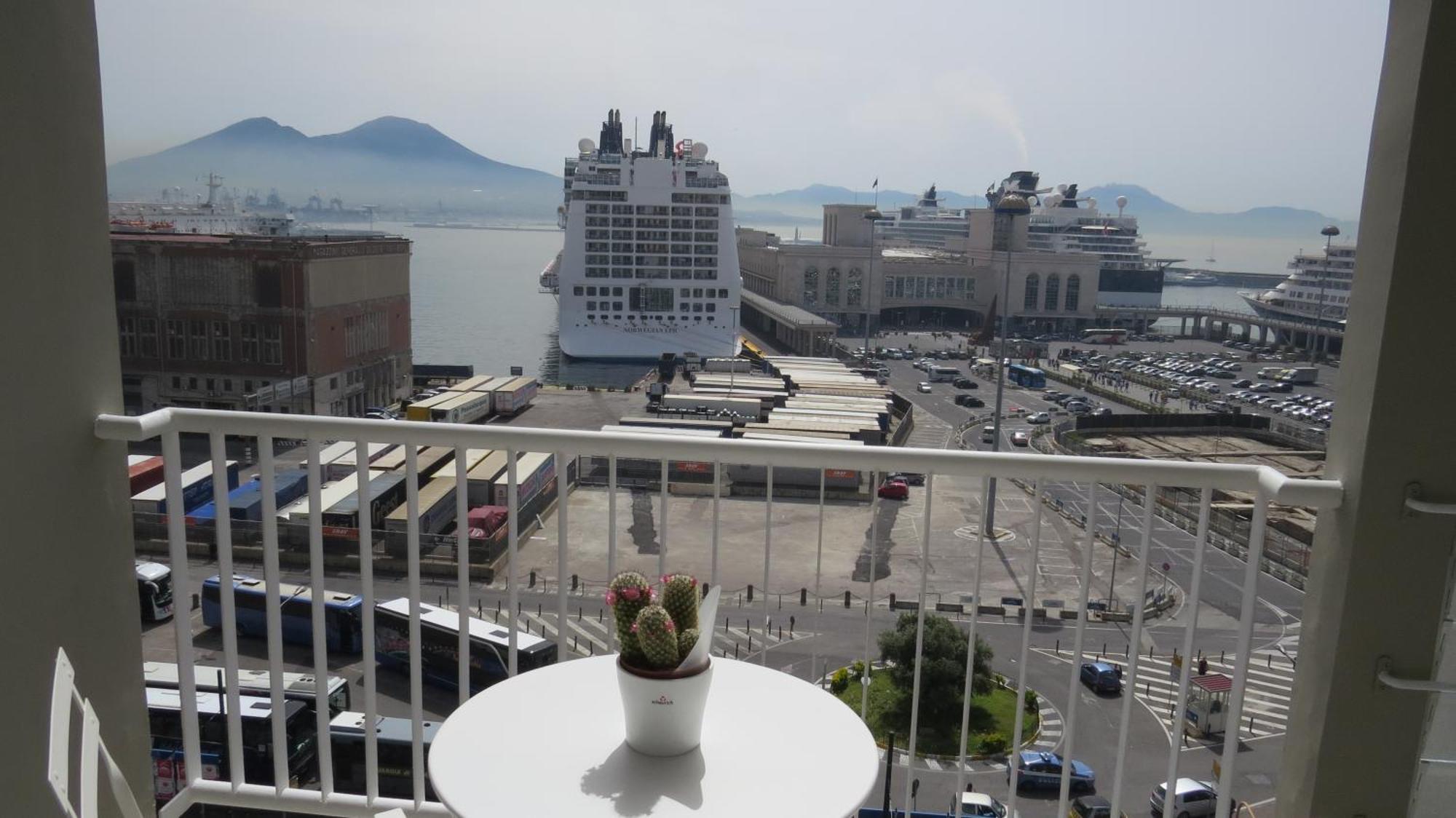 Skyhouse Beverello Napoli Bagian luar foto